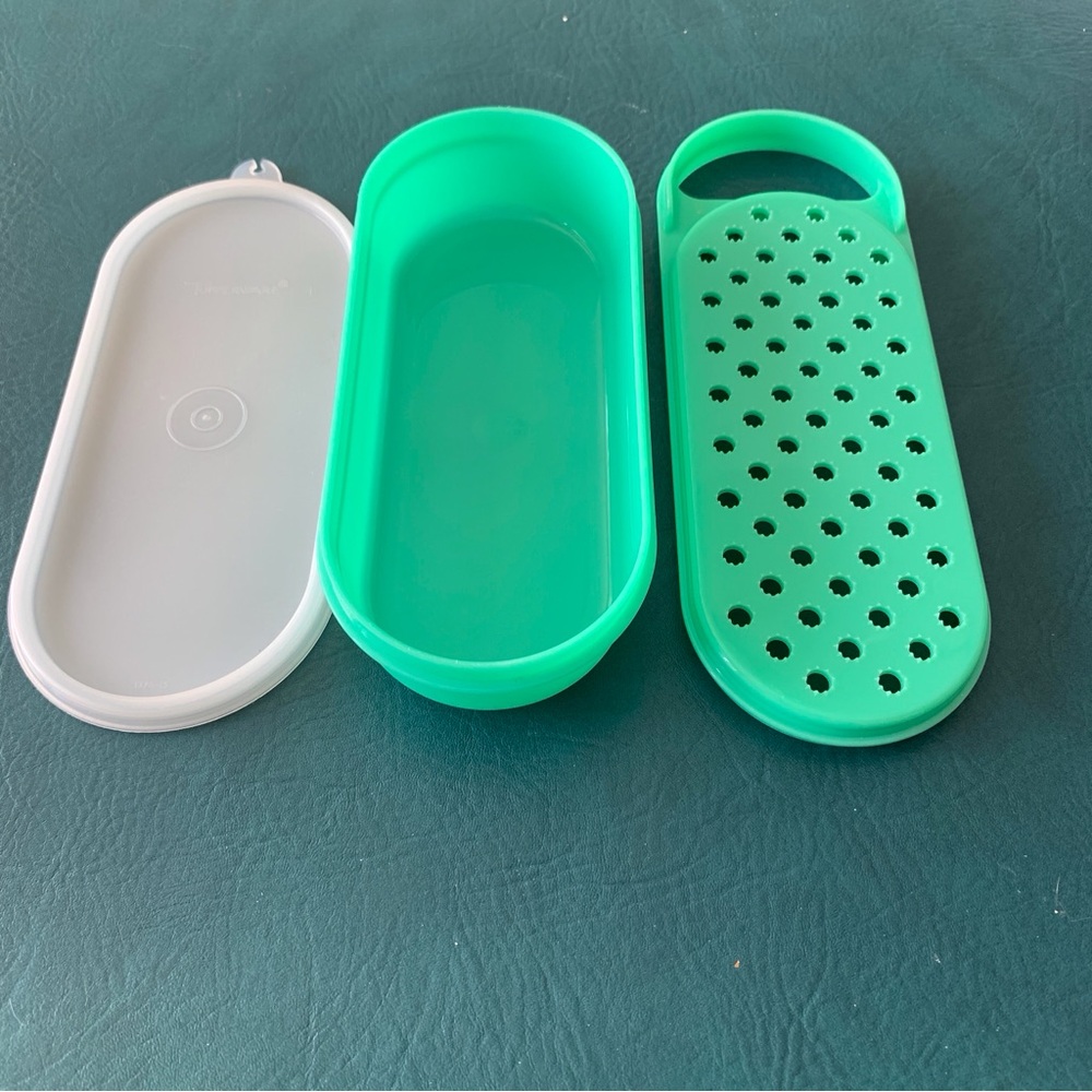 Vintage  Tupperware Grater 1374 with Lid 1376 and base 1375